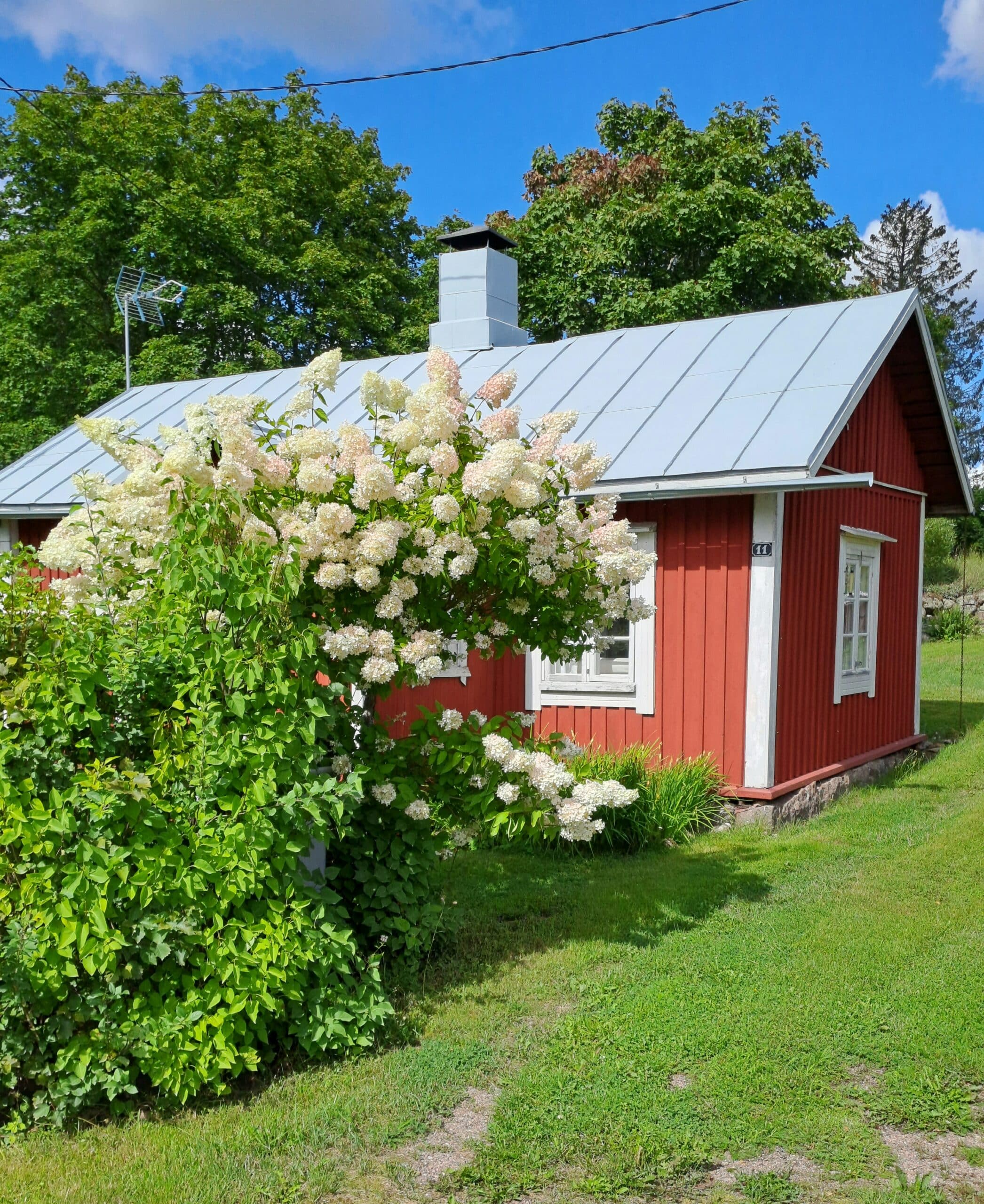 Pieni punainen mökki